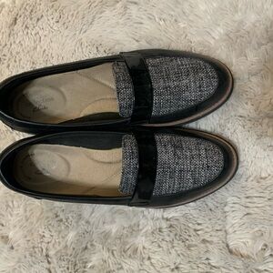 Clarks women’s work shoe loafers size 9